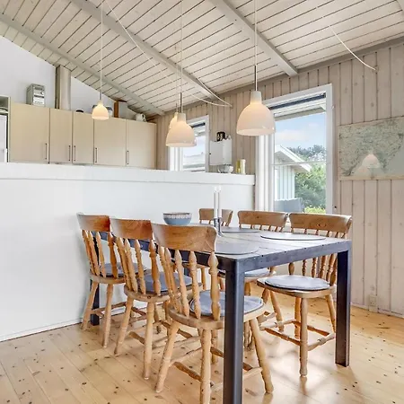 Amazing In With Four Bedrooms Semesterbostad *