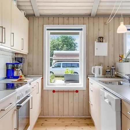 Semesterbostad Amazing In With Four Bedrooms