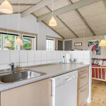 Amazing In With Four Bedrooms Semesterbostad *
